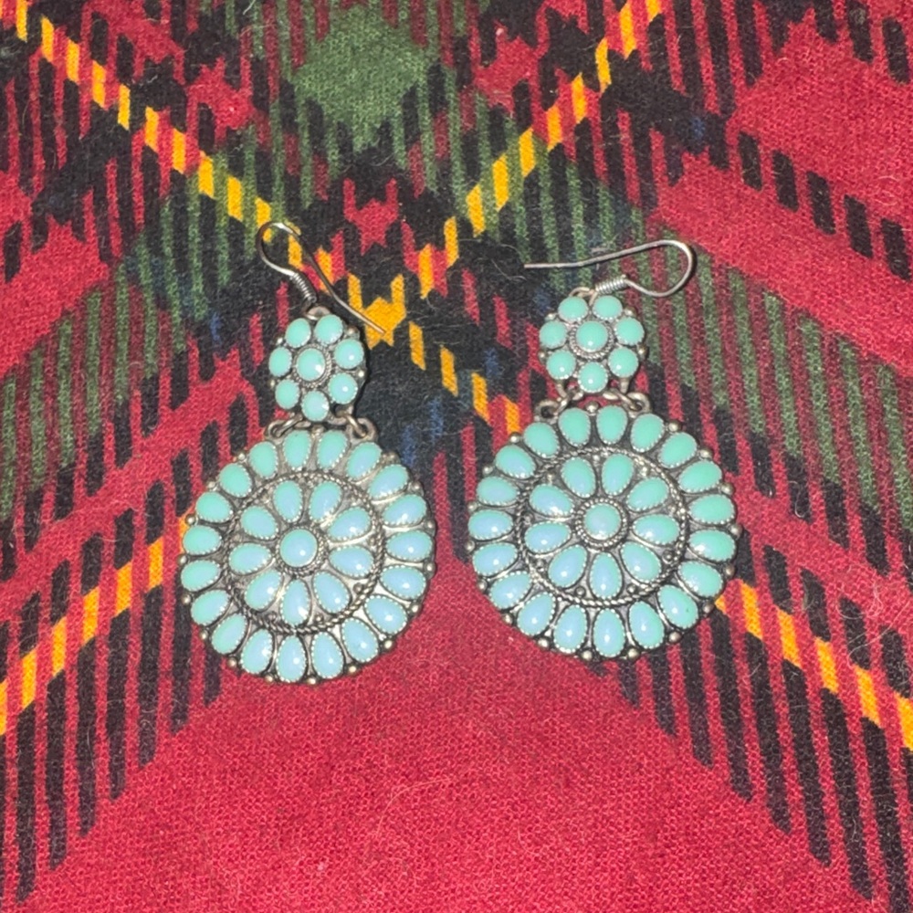 Chic Floral Drop Earrings in Turquoise Color